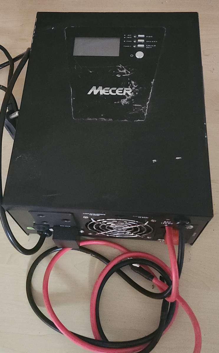 Mecer 1200VA 1000W 12V DC-AC Inverter with LCD Display & MPPT For Part or Repair