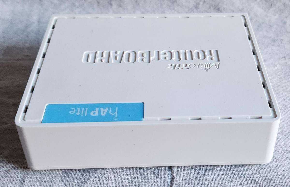 MikroTik hAP Lite 4 Port Ethernet 300Mbps WiFi 4 Router | RB941-2nD