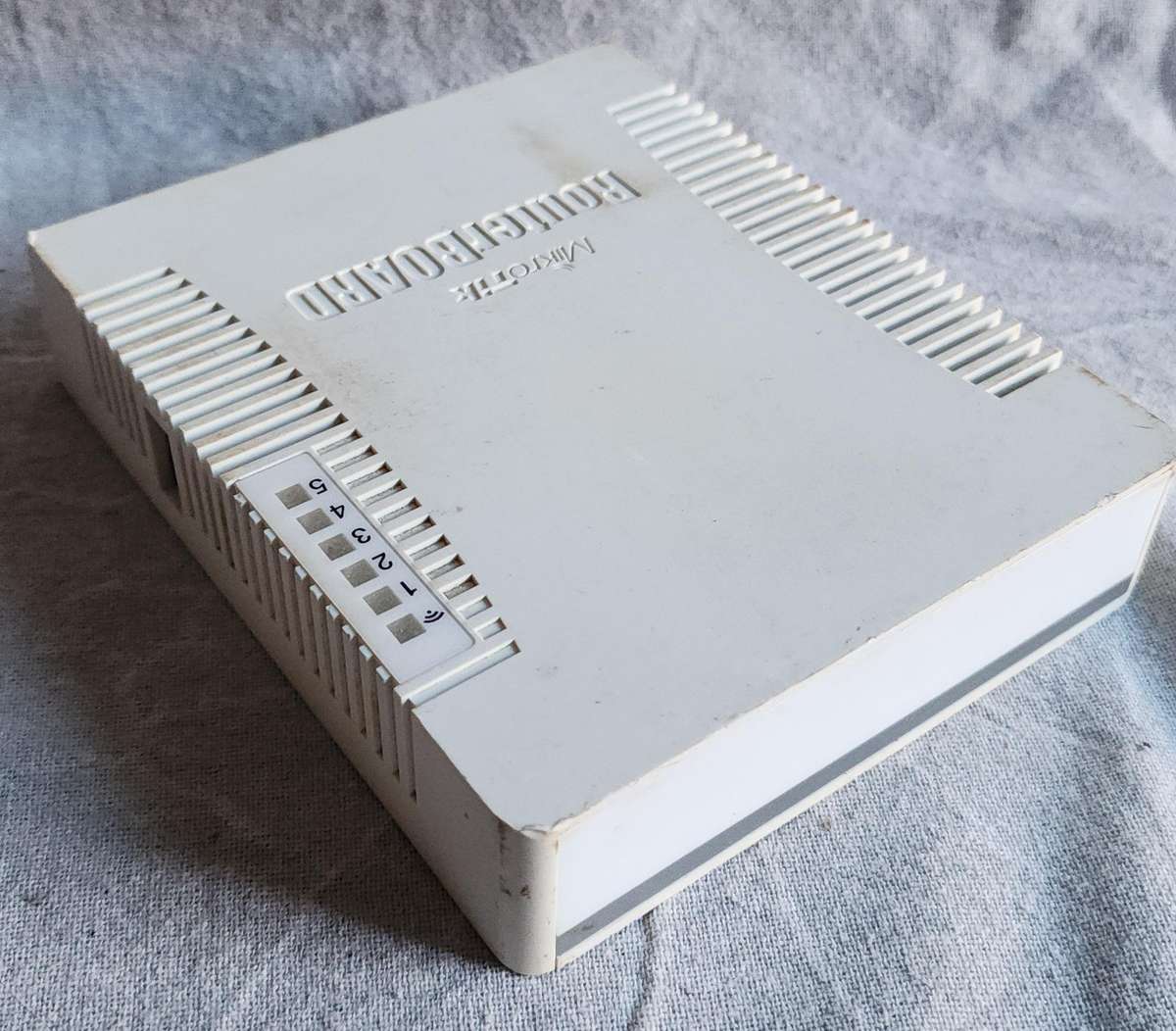 MikroTik 2.4GHz 2.5dBi 5 Port Ethernet WiFi Router | RB951Ui-2HnD