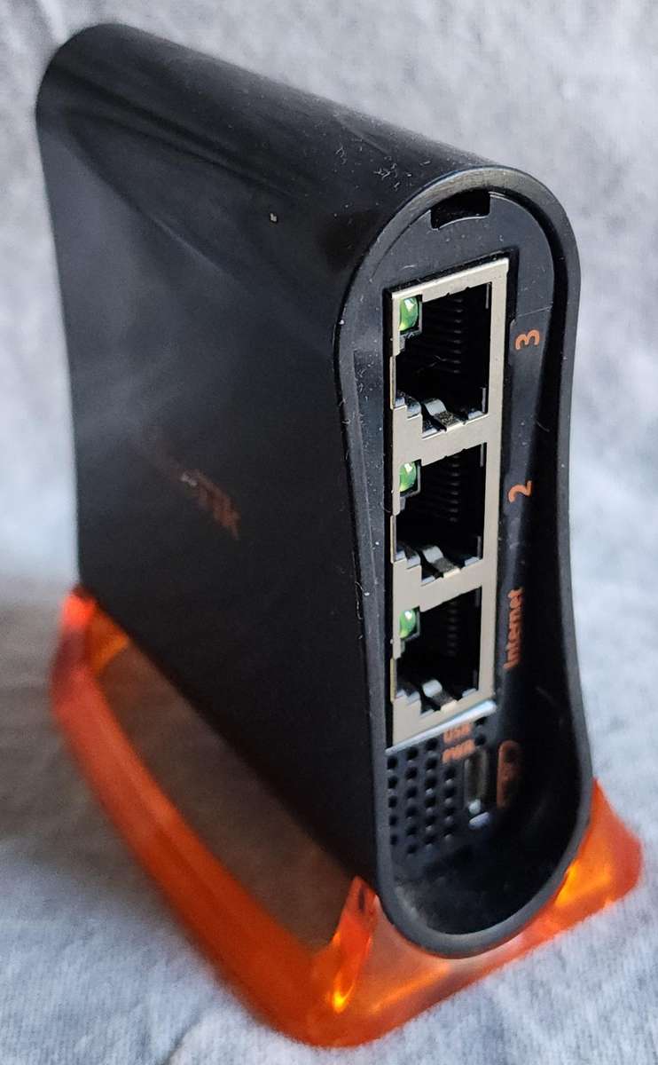 MikroTik hAP mini - 2.4GHz mini desktop Wi-Fi Router