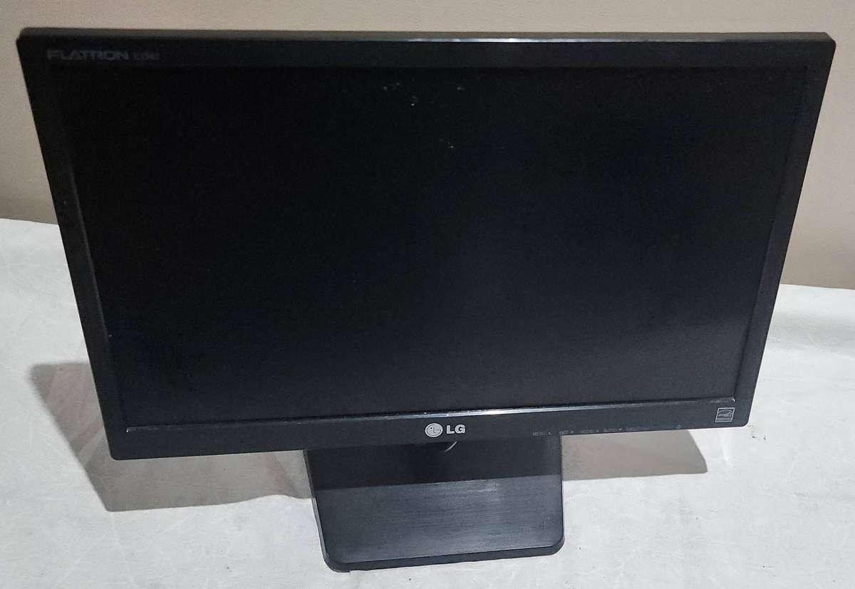 LG LED Monitor E42 Series E1942C 18"