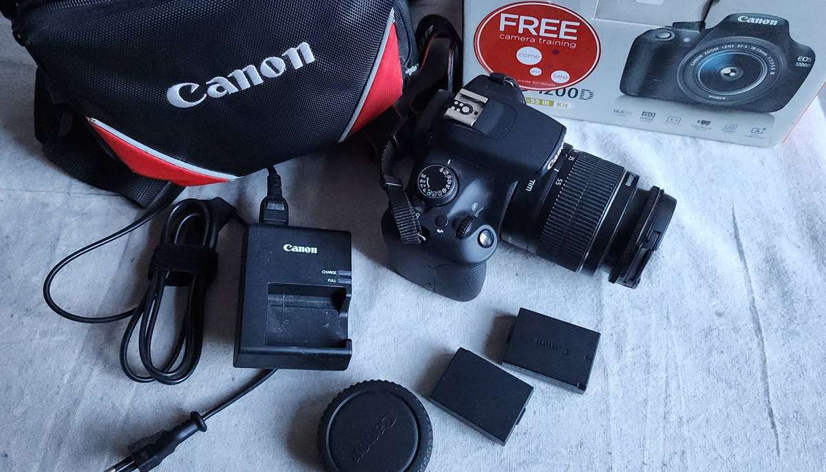 Canon EOS 1200D KIT with tripod