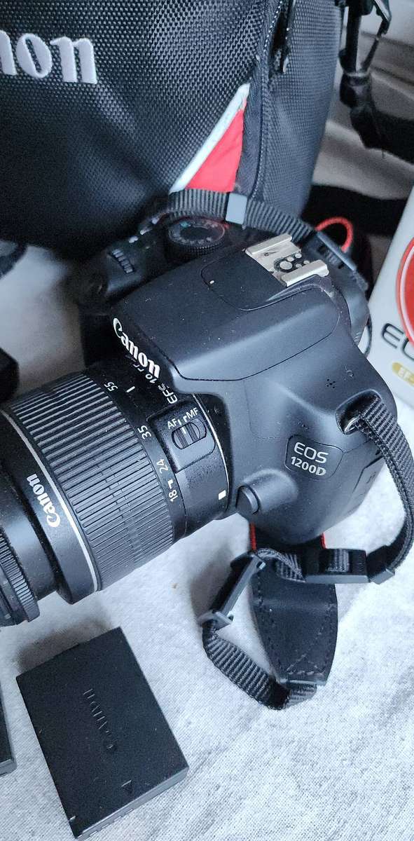 Canon EOS 1200D KIT with tripod