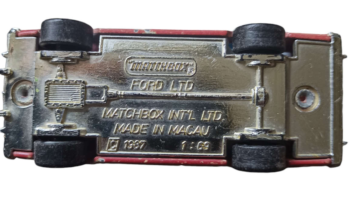 Vintage red/pink die cast Matchbox Ford -made in Macau-Police Patrol car PD-21 -1:69-Good condition