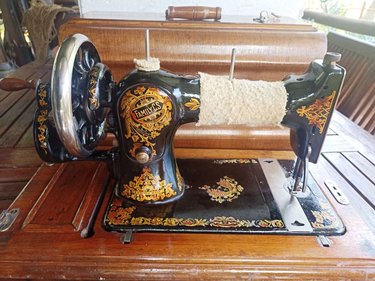 Vintage Jones Family C.S. English made-serial 430737-Crank Sewing Machine- good working condition
