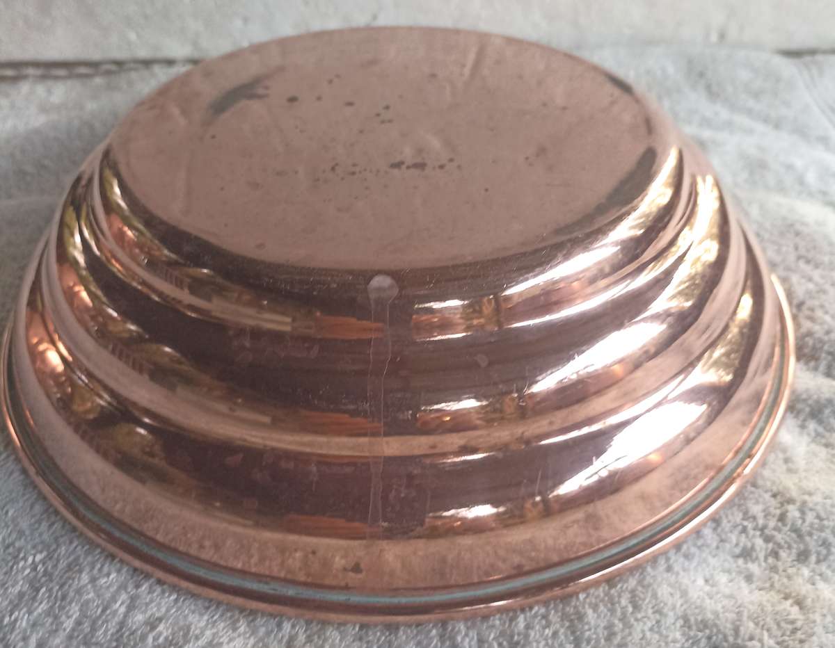Nice good quality Copper Plated round bowl-Dia 25 cm