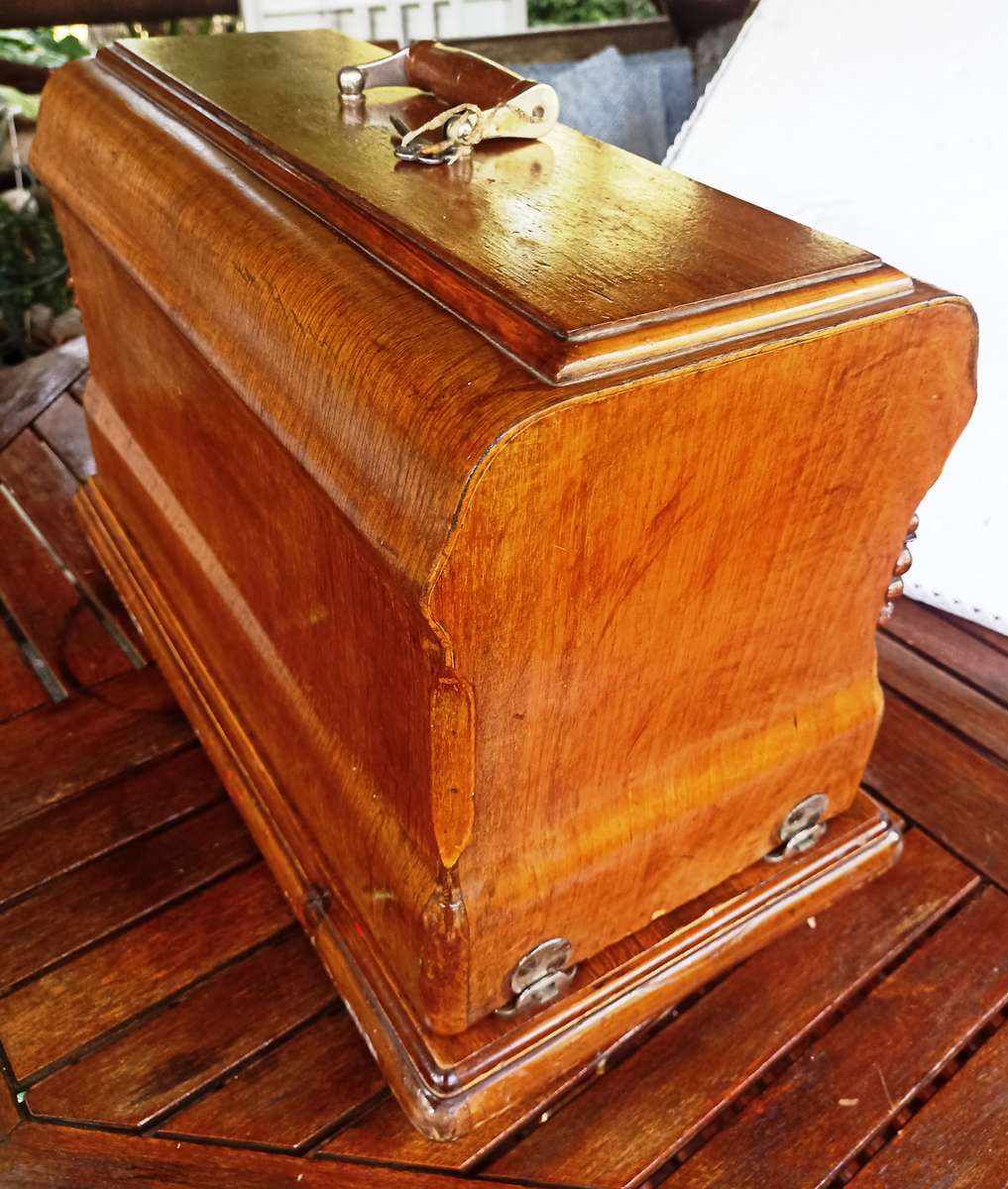 Vintage Jones Family C.S. English made-serial 430737-Crank Sewing Machine- good working condition