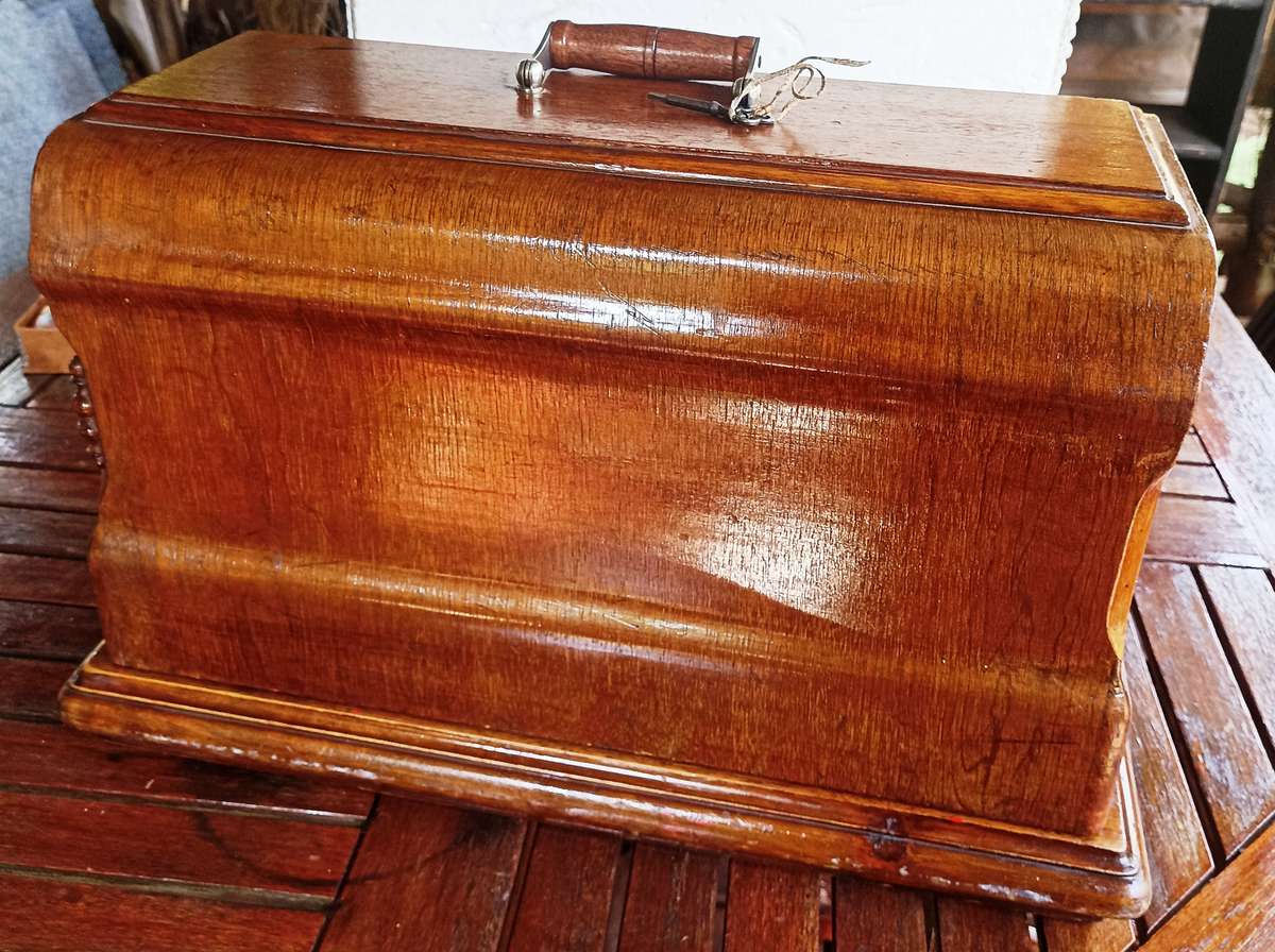 Vintage Jones Family C.S. English made-serial 430737-Crank Sewing Machine- good working condition