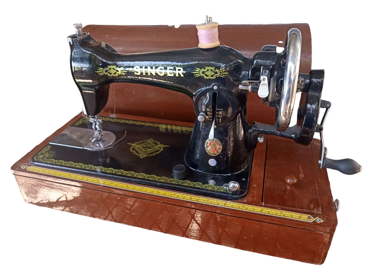 Vintage Singer Crank Sewing Machine from the 50`s in Carry Case-not working