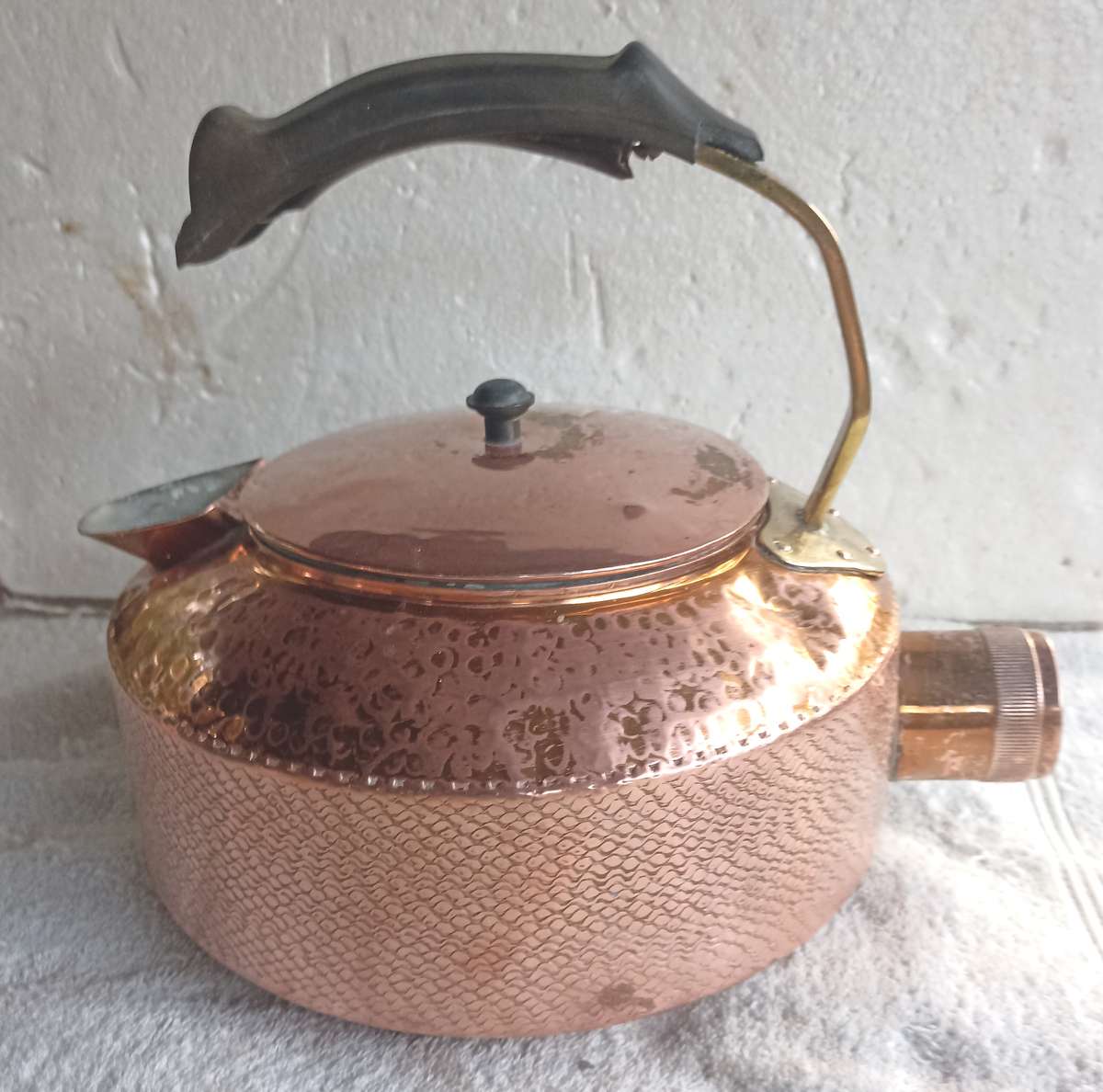 Nice vintage Art Deco style 220 v Copper kettle-battered and engraved