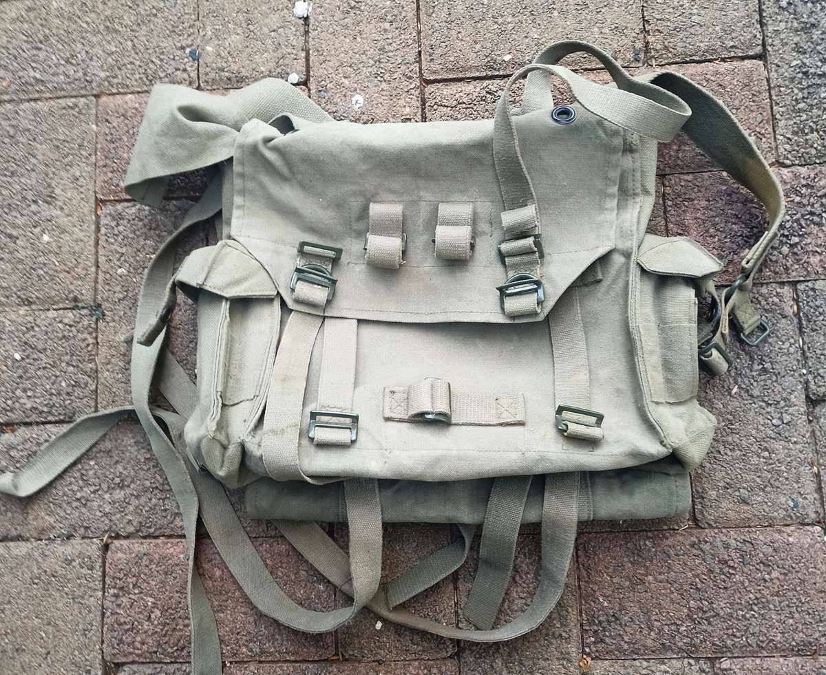Border War period 1982 Green Canvas Patrol bag with ground sheet cover