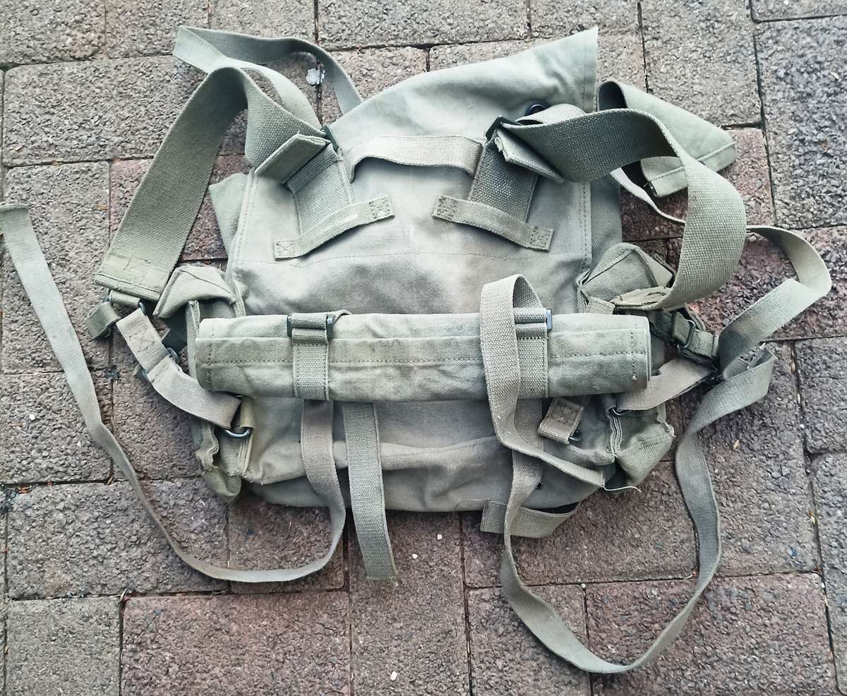 Border War period 1982 Green Canvas Patrol bag with ground sheet cover