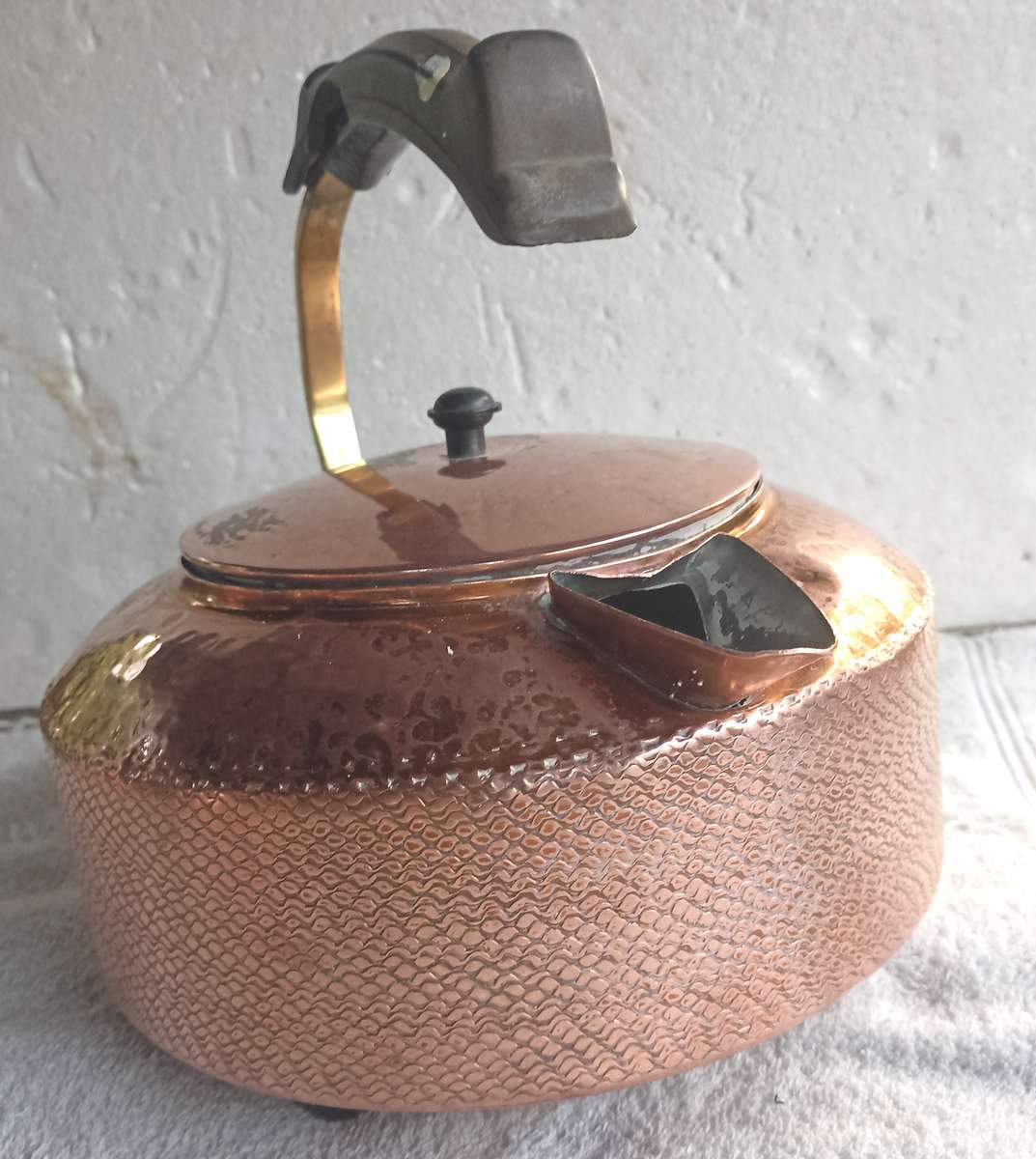 Nice vintage Art Deco style 220 v Copper kettle-battered and engraved