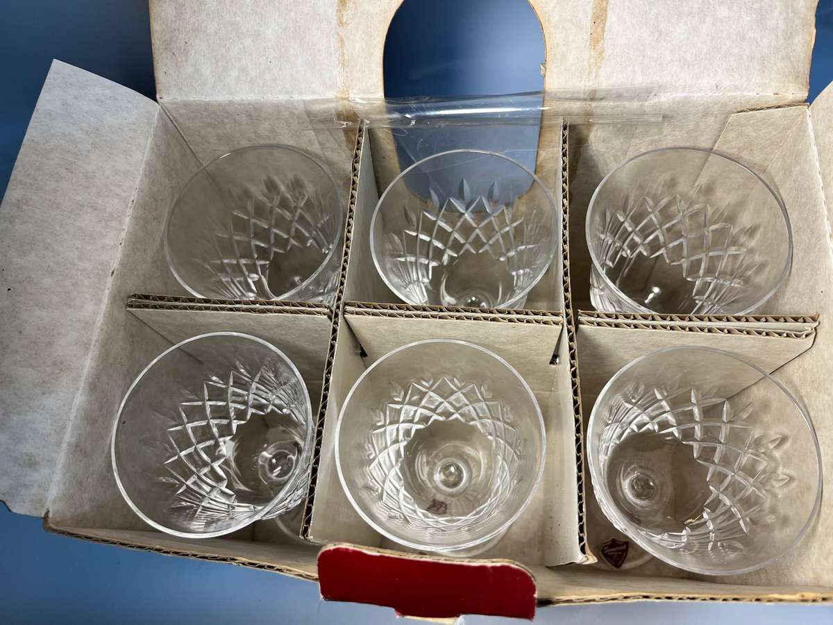 Handcut Somerset Lead Crystal Wine Glasses x 6 - Unused in Box