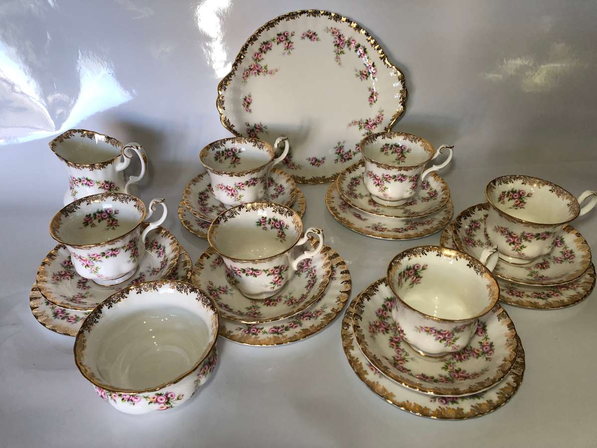 ROYAL ALBERT TEA SET FOR 6 - DIMITY ROSE - NEAR PERFECT CONDITION