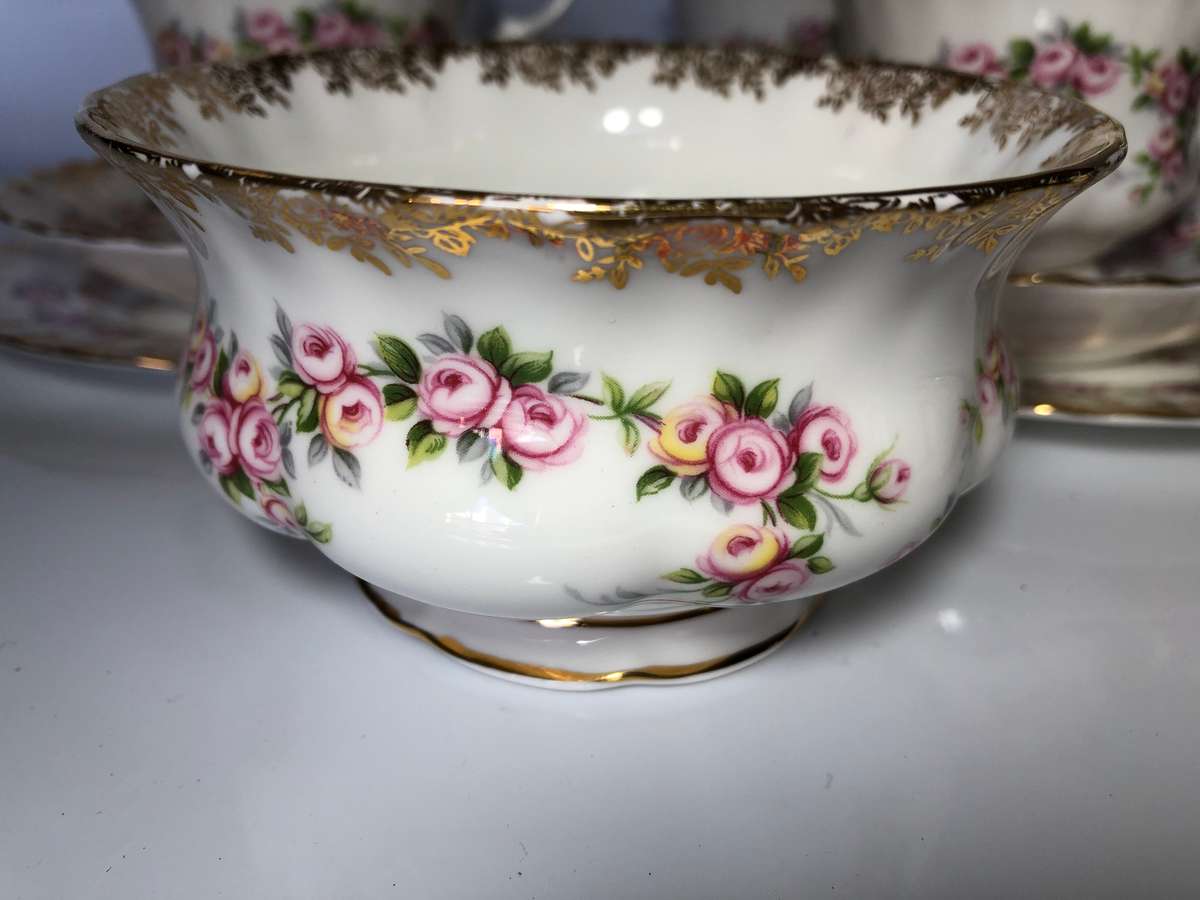 ROYAL ALBERT TEA SET FOR 6 - DIMITY ROSE - NEAR PERFECT CONDITION