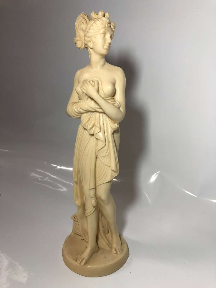 LOVELY VINTAGE RESIN STATUETTE  - 28CM- NEAR PERFECT CONDITION - MADE IN ITALY