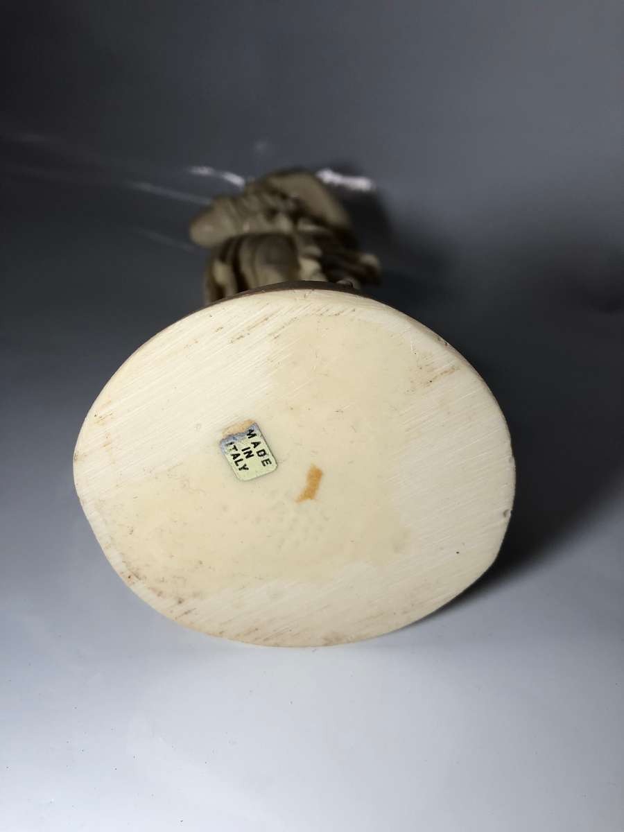 LOVELY VINTAGE RESIN STATUETTE  - 28CM- NEAR PERFECT CONDITION - MADE IN ITALY