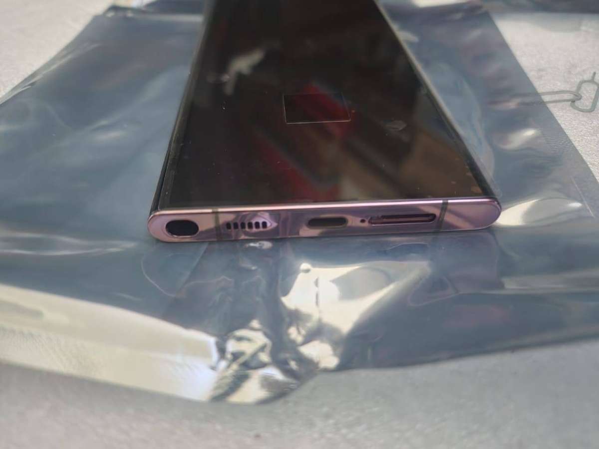 GENUINE SAMSUNG S22 ULTRA LCD /SCREEN WITH BATTERY