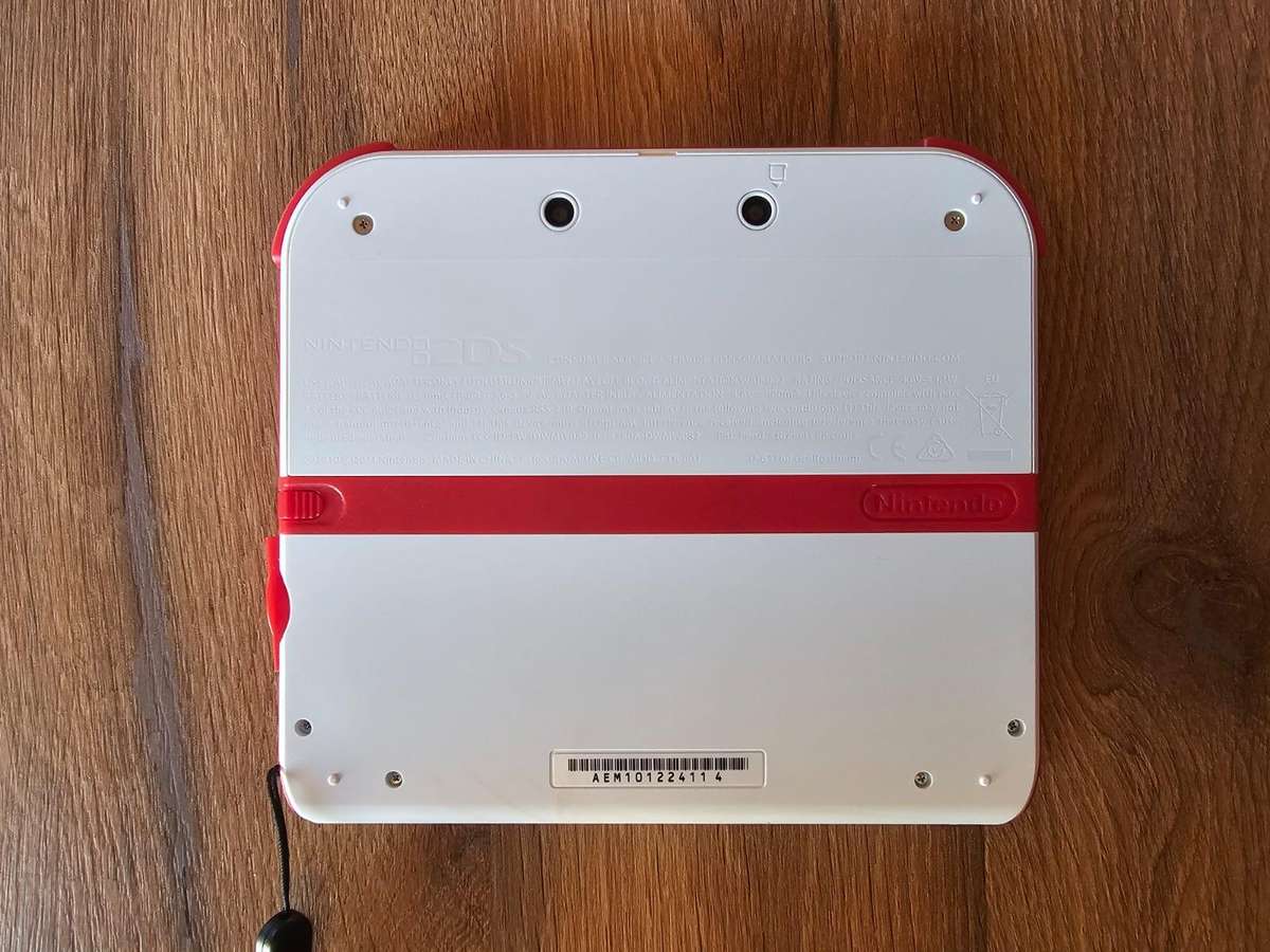 Nintendo 2DS console (White/Red)