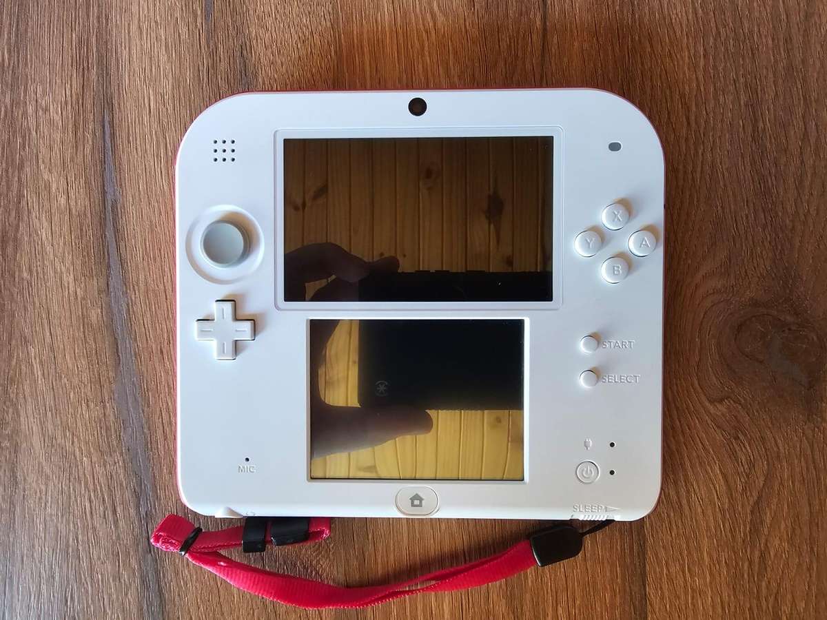 Nintendo 2DS console (White/Red)