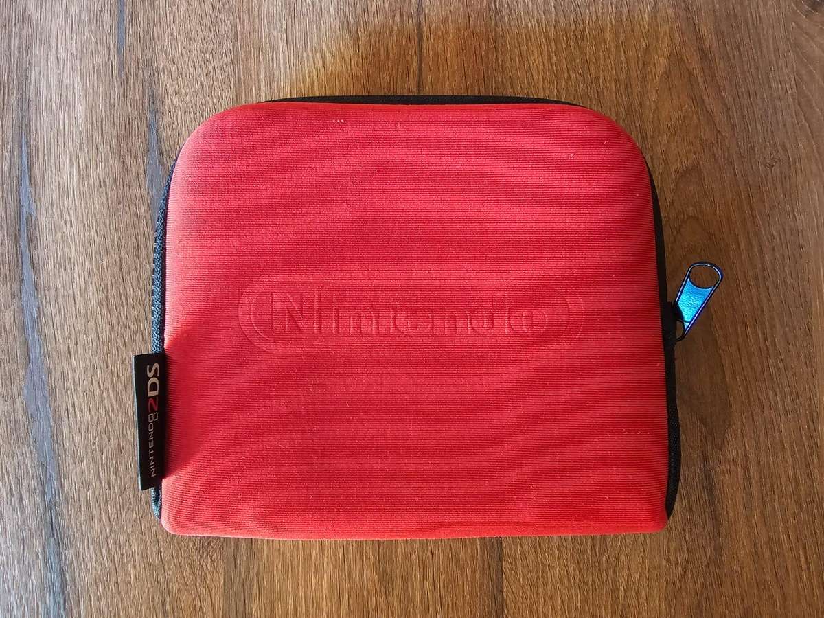 Nintendo 2DS console (White/Red)