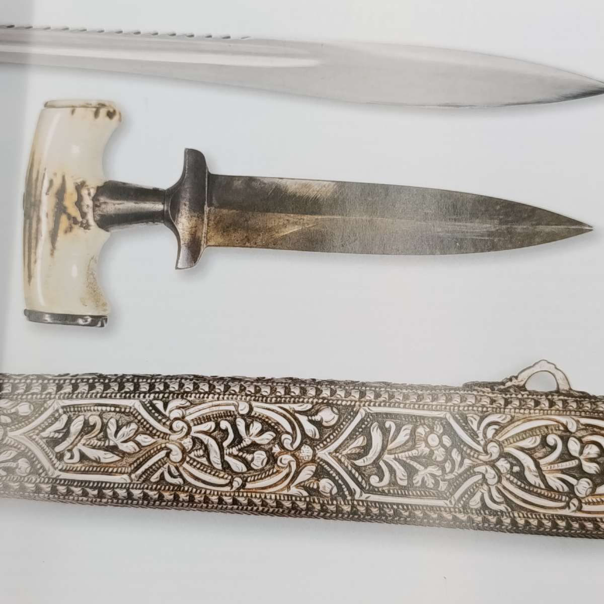 World Encyclopedia of knives, daggers & bayonets