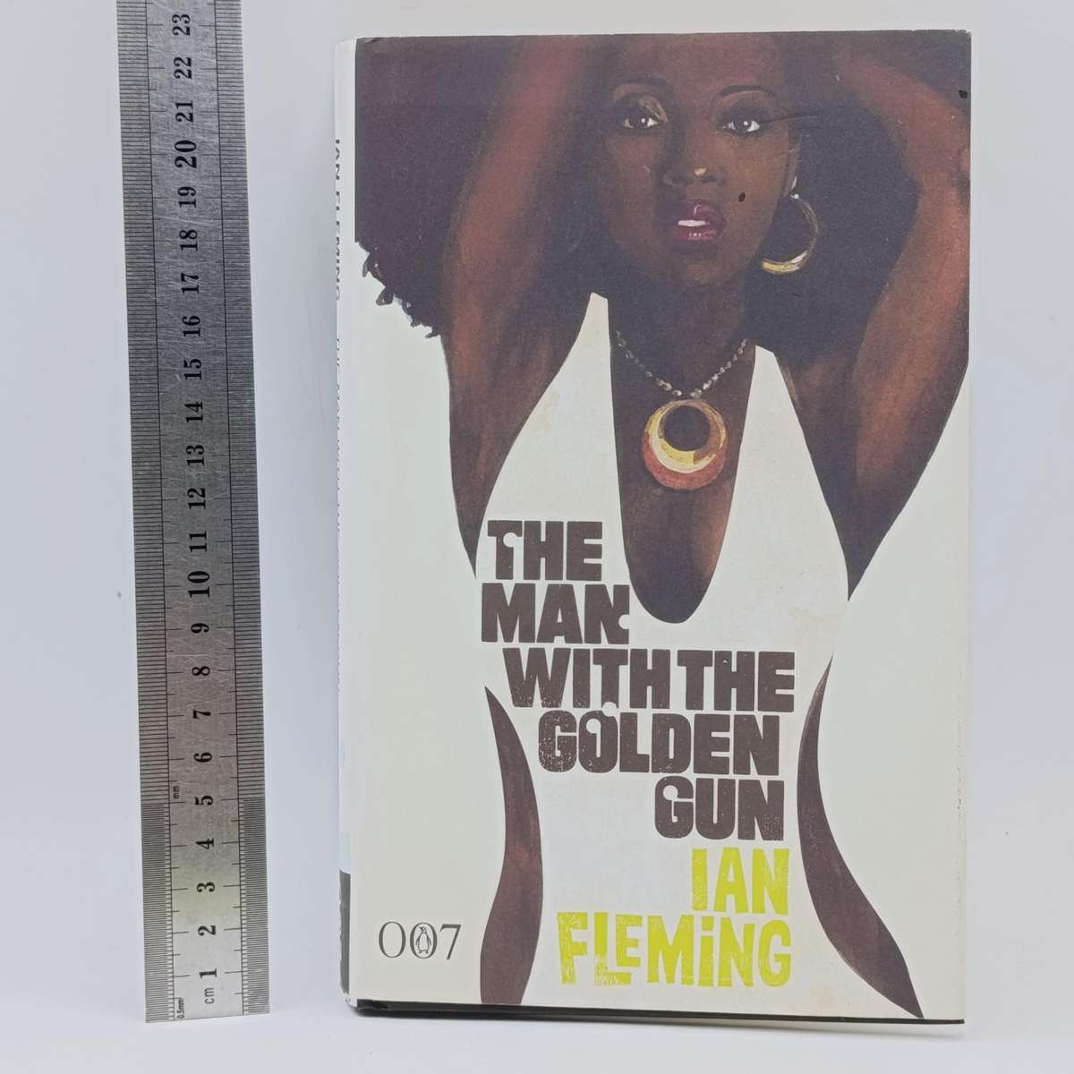 James Bond 007 - The man with the golden gun by Ian Fleming