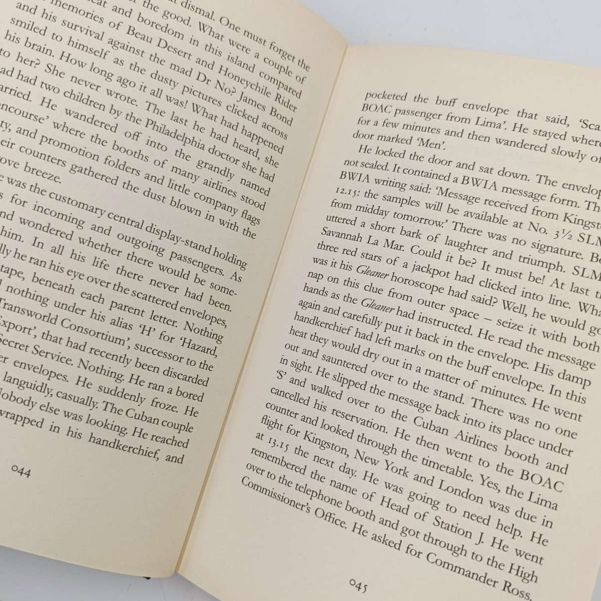 James Bond 007 - The man with the golden gun by Ian Fleming