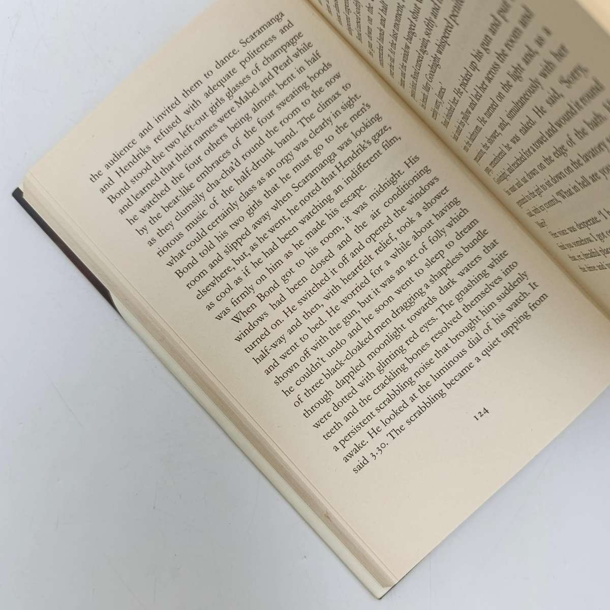 James Bond 007 - The man with the golden gun by Ian Fleming