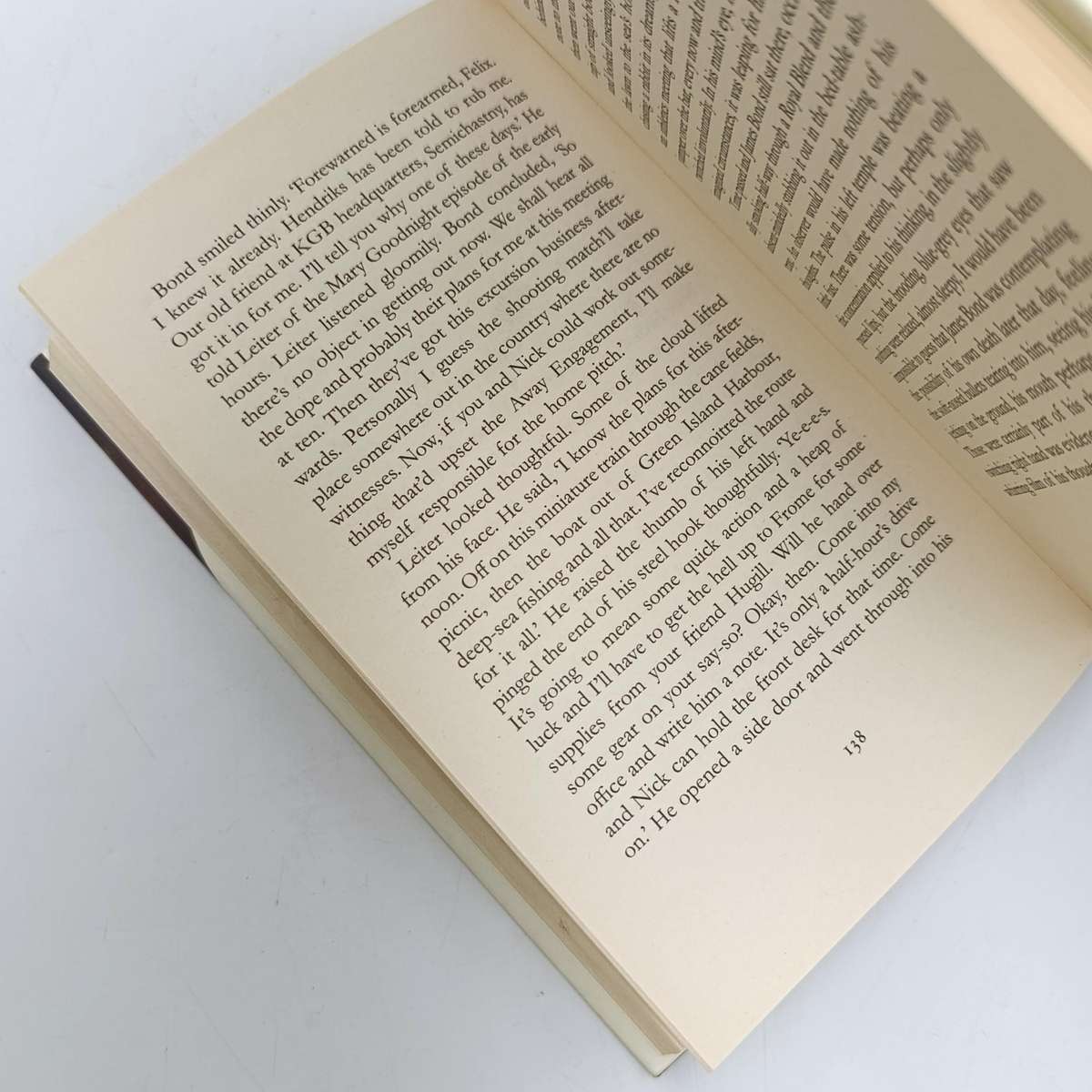 James Bond 007 - The man with the golden gun by Ian Fleming