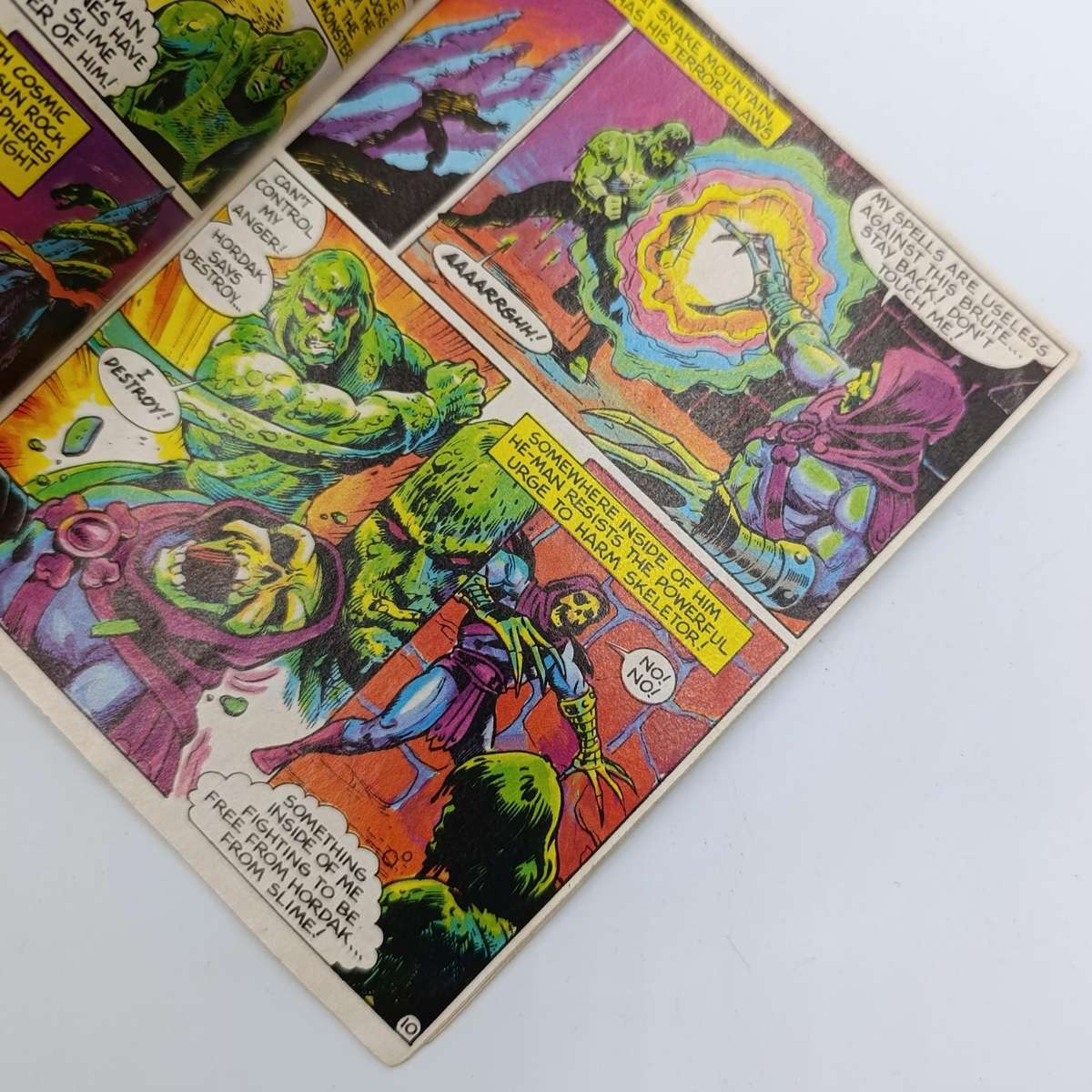 Lot of 12 Vintage Masters of the Universe mini comic books - two are multilingual