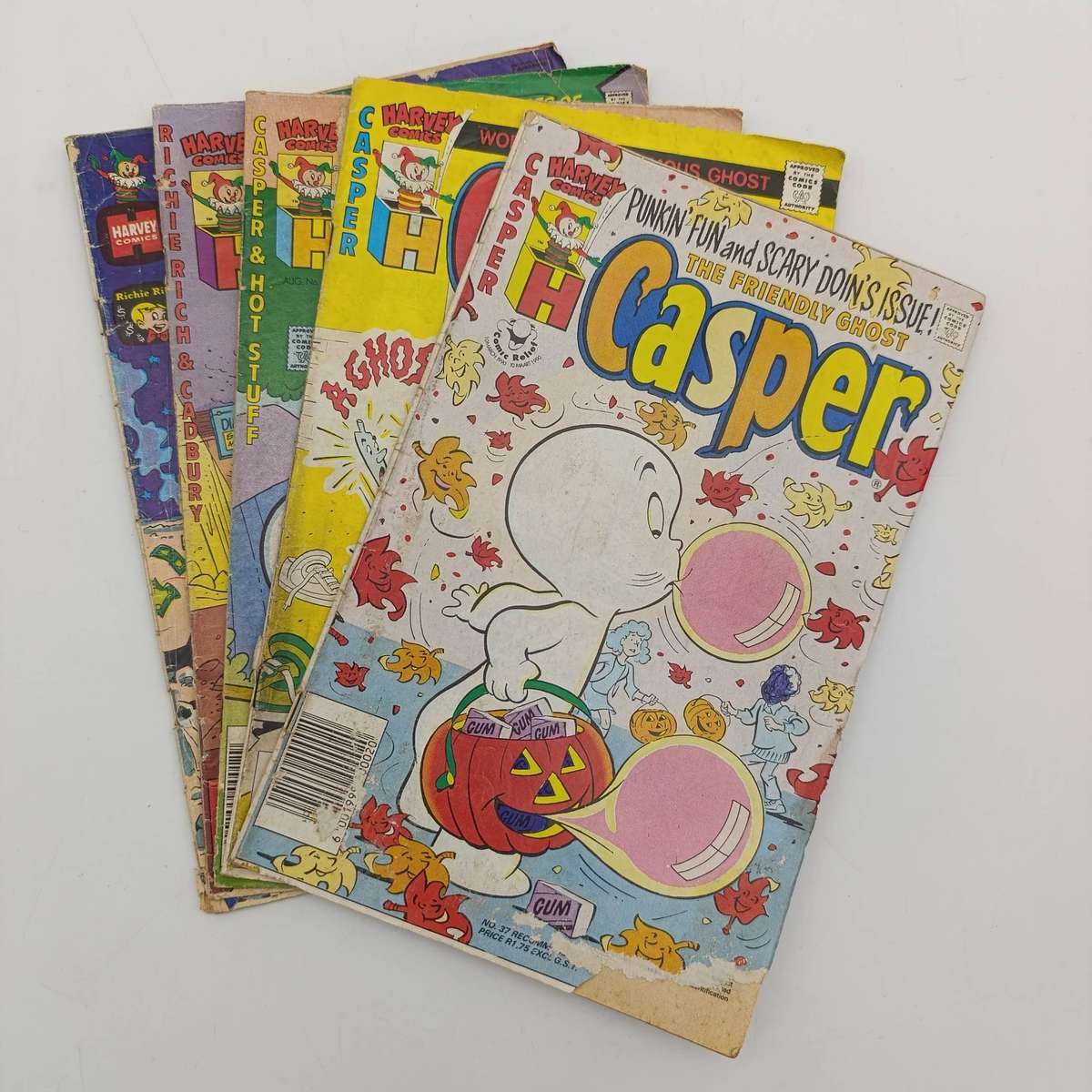 Lot of 5 vintage Richie Rich and Casper comics