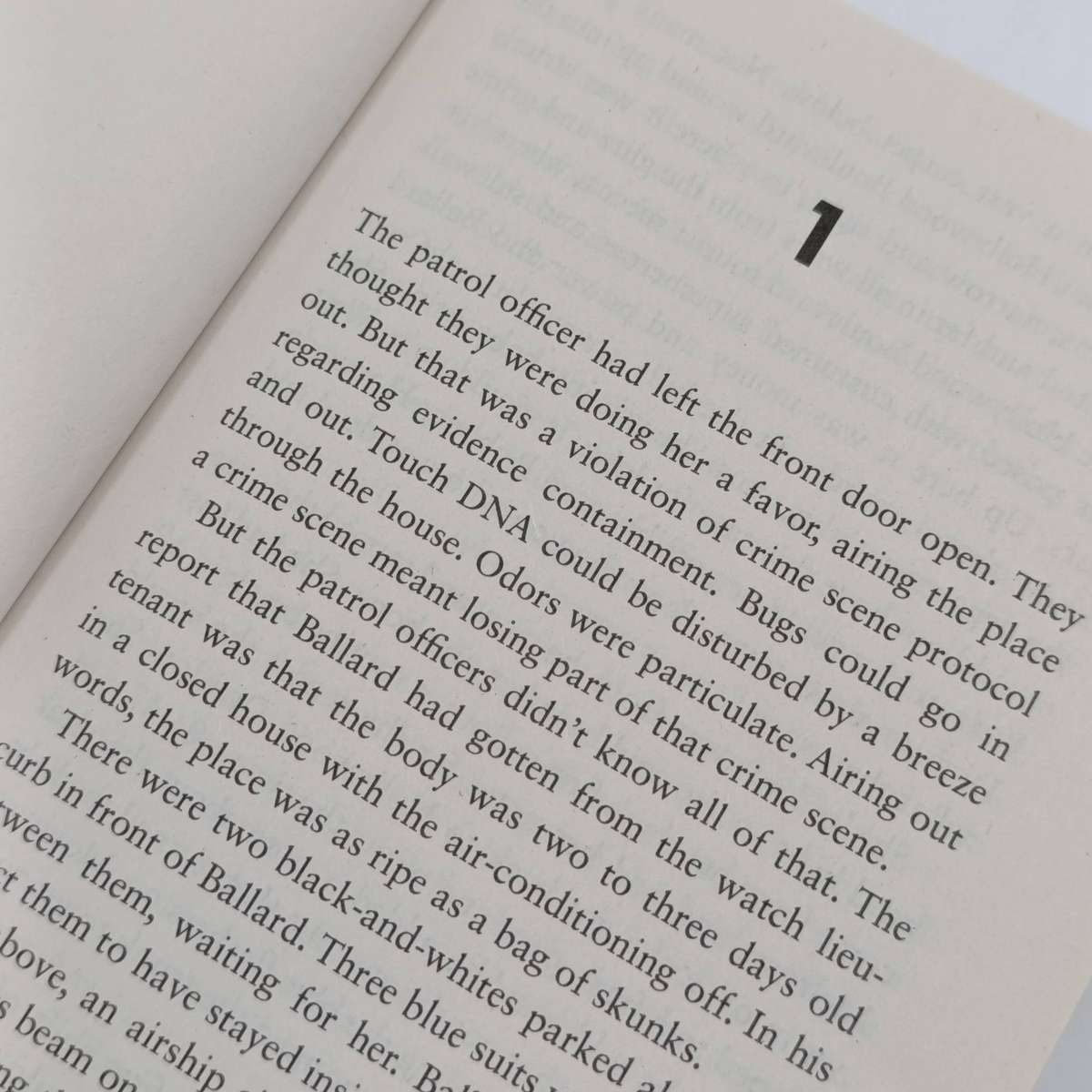 Dark Sacret night by Michael Connelly - A Murder he can't forget, A Case only she can solve