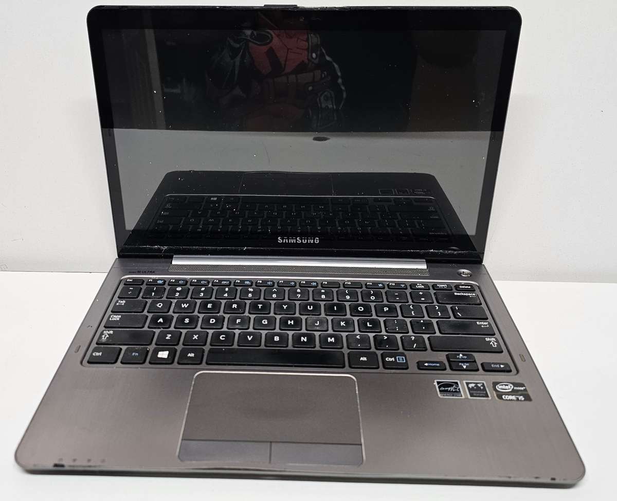 Samsung i5 laptop !Spares or Repairs!