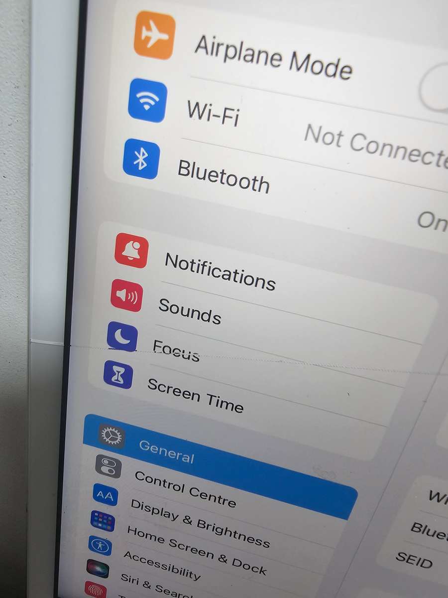 iPad Mini 4 128GB WiFi only !Digitizer cracked!