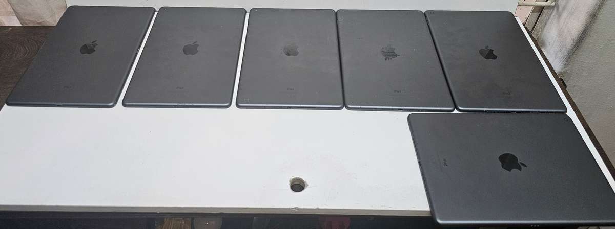 6 x iPad 7 - 10.2 inch - Spares or Repairs - Storage size unknown