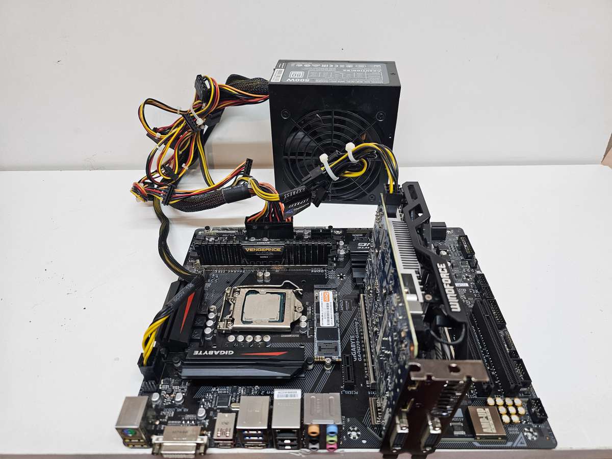 GA-H270-Gaming 3 mobo, i5-7500, 16GB DDR4, 256GB m.2 SSD, 500W PSU, GTX 750 Ti 4GB - spares/repairs