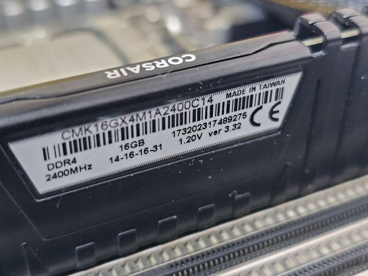 GA-H270-Gaming 3 mobo, i5-7500, 16GB DDR4, 256GB m.2 SSD, 500W PSU, GTX 750 Ti 4GB - spares/repairs