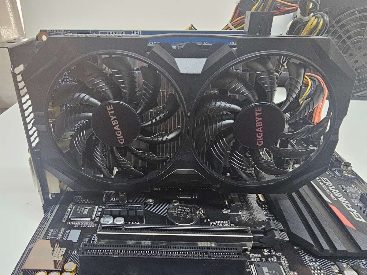 GA-H270-Gaming 3 mobo, i5-7500, 16GB DDR4, 256GB m.2 SSD, 500W PSU, GTX 750 Ti 4GB - spares/repairs