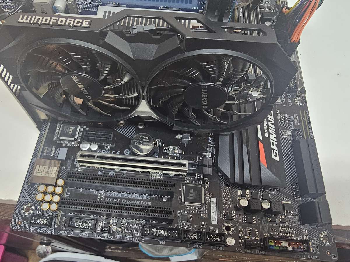 GA-H270-Gaming 3 mobo, i5-7500, 16GB DDR4, 256GB m.2 SSD, 500W PSU, GTX 750 Ti 4GB - spares/repairs