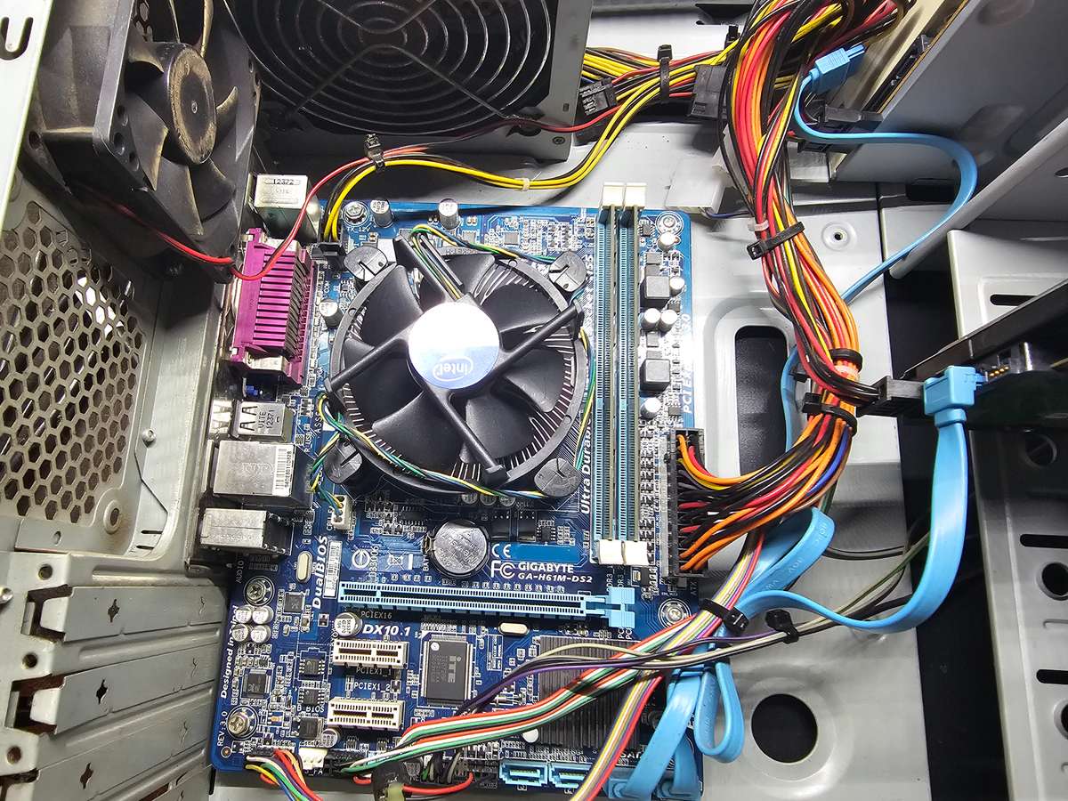 Gigabyte Desktop i3-3250 8Gb 500GB HDD - Spares or repairs