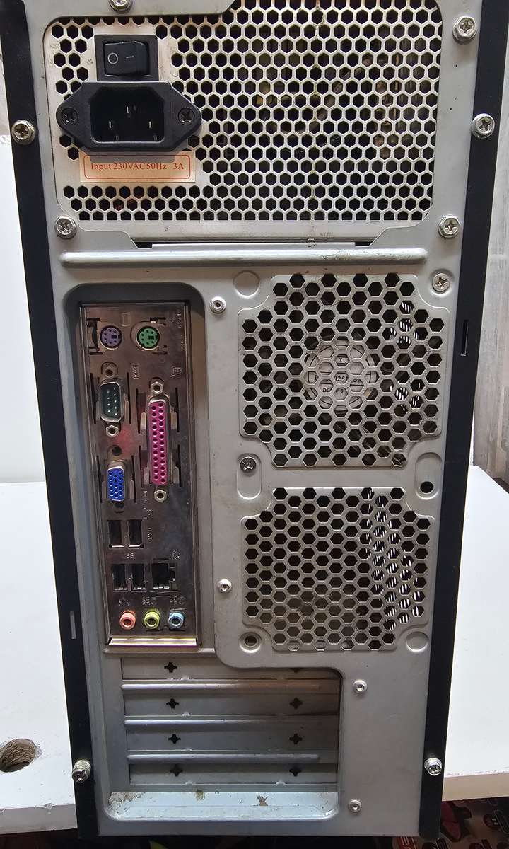 Gigabyte Desktop i3-3250 8Gb 500GB HDD - Spares or repairs