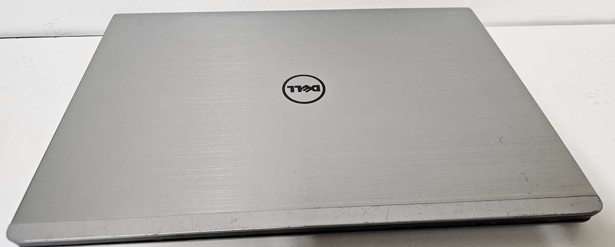 Dell Inspiron 5748 Screen and motherboard only - Spare or repairs