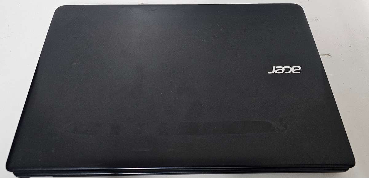 Acer Travelmare TMP255-M - No screen - Spares or repairs