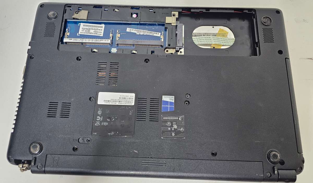 Acer Travelmare TMP255-M - No screen - Spares or repairs