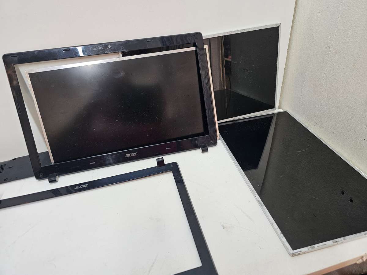 3 x Acer Aspire laptops - Spares or repairs