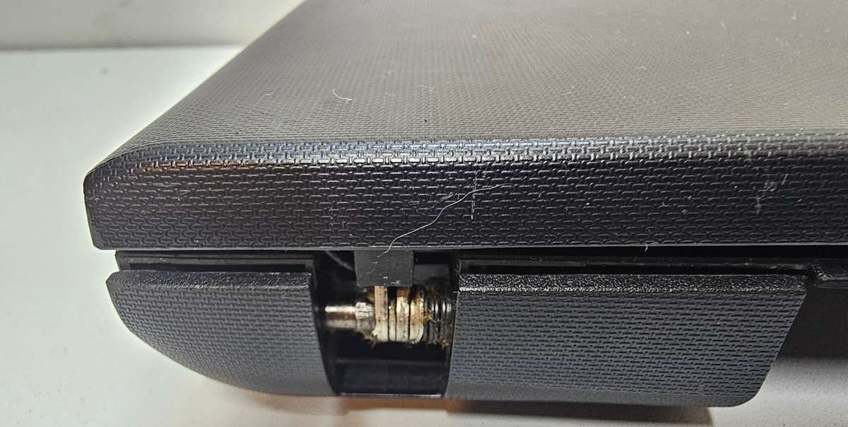 Lenovo G500 - Intel CPU - 320GB HDD - 2GB RAM - No screen or battery - Spares or Repairs