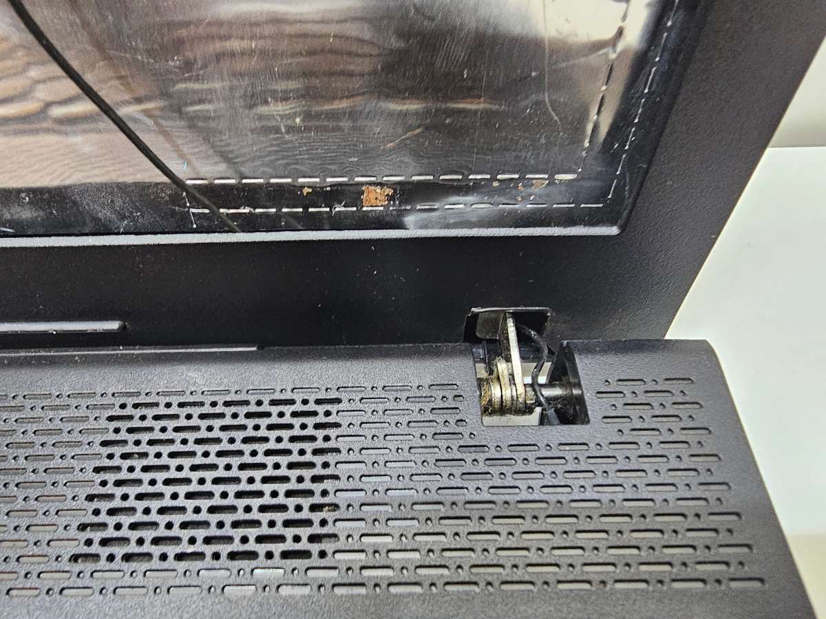 Lenovo G500 - Intel CPU - 320GB HDD - 2GB RAM - No screen or battery - Spares or Repairs