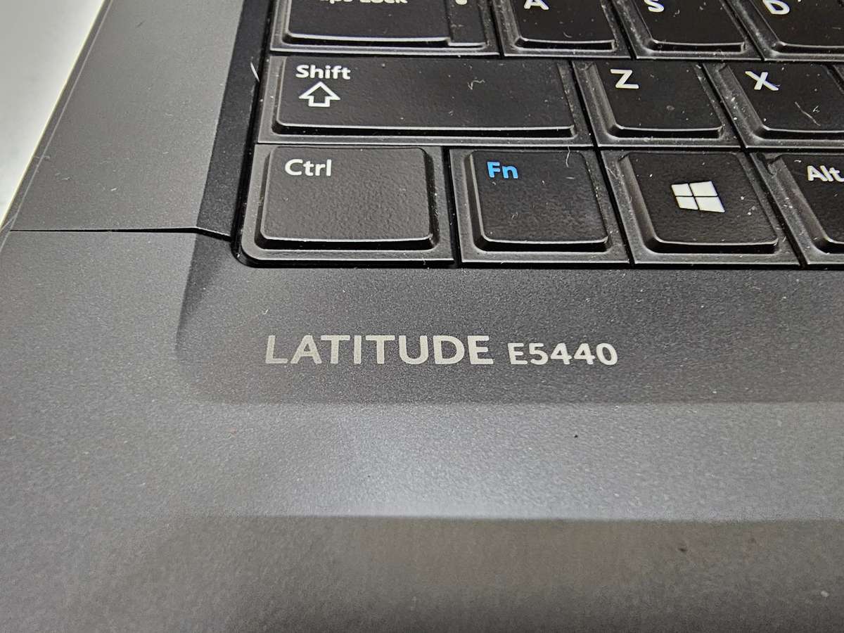 Dell Latitude E5540 i5-4310U 2GB RAM - Spares or Repairs